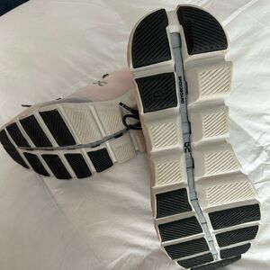 Women’s Cloud 5 tennis shoes. Size 11. Perfect condition.